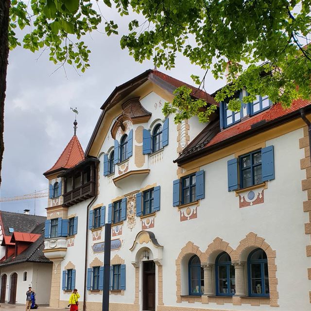 I prefer live in color  romanticstrasse germany🇩🇪 bavaria topphoto... (Hohenschwangau)