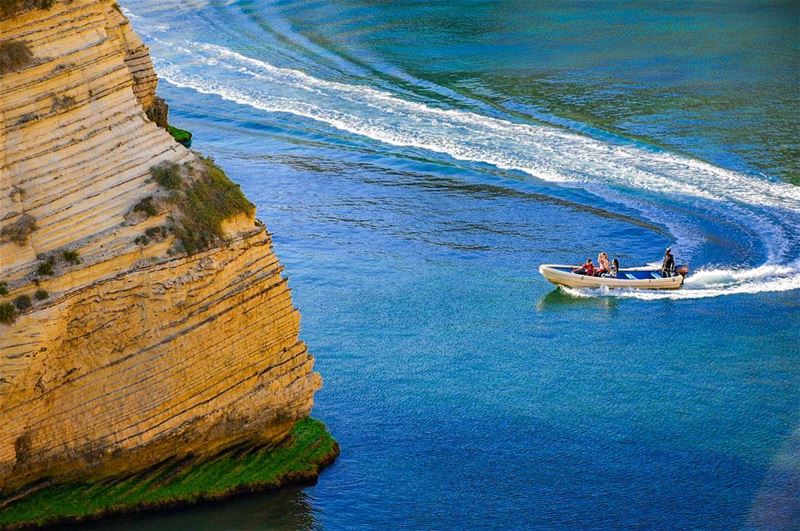 Il mare non ha paese nemmeno lui, ed è di tutti quelli che lo sanno... (Beirut, Lebanon)