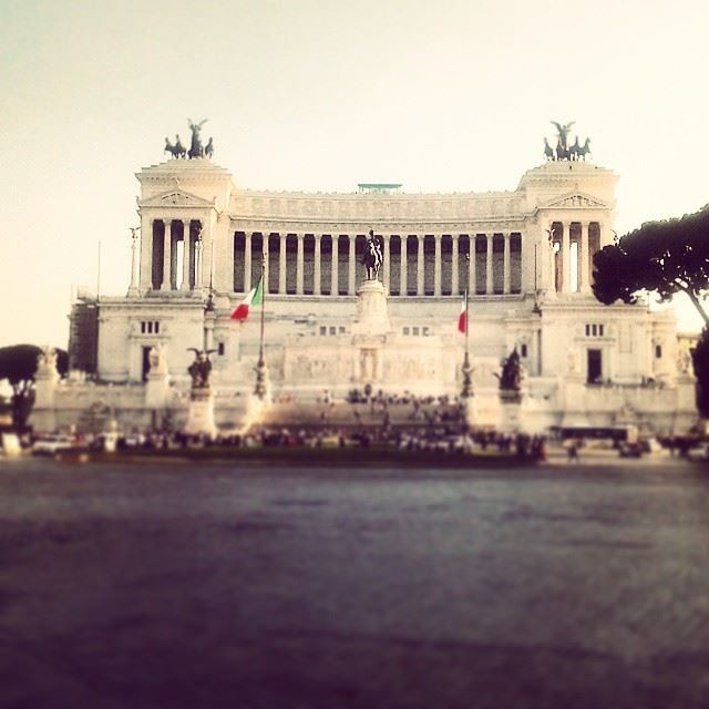 Impressive building in Rome! Altare  Rome  Roma  Italy  italia  Europe ...