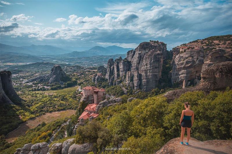 In the heavens above ✨-- greece  meteora   landscape  nightphotography ... (Metéora)