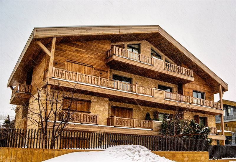 .In the snow ❄❄.. A beautiful wooden house.. This is Mzaar Kfarzebian in... (Mzaar Kfardebian)