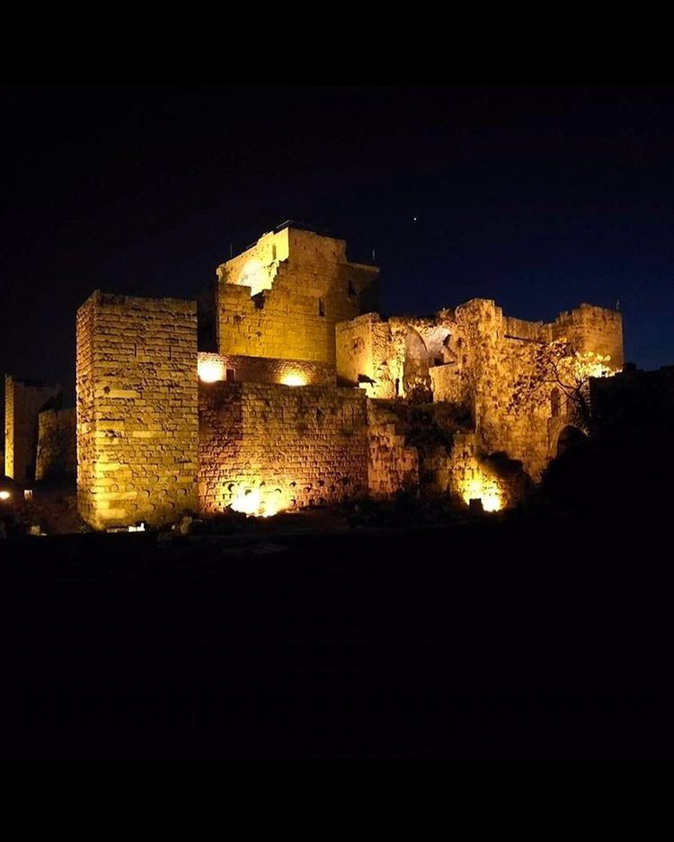 Incrível vista para o castelo de Byblos construído pelos cruzados no século (Byblos Castle)
