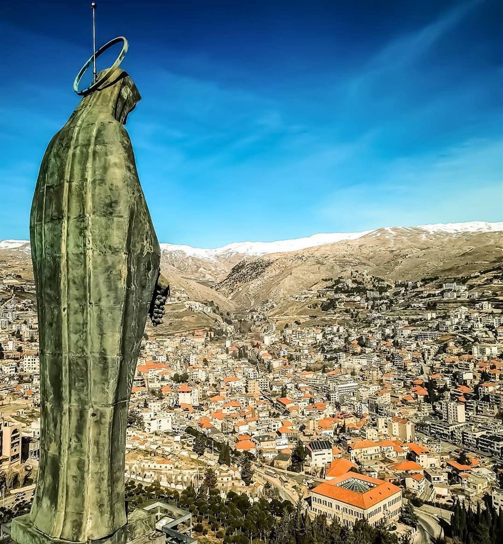 Iniciamos mais uma semana com a benção da Nossa Senhora de Zahle. 📸 @tony. (Zahlé, Lebanon)