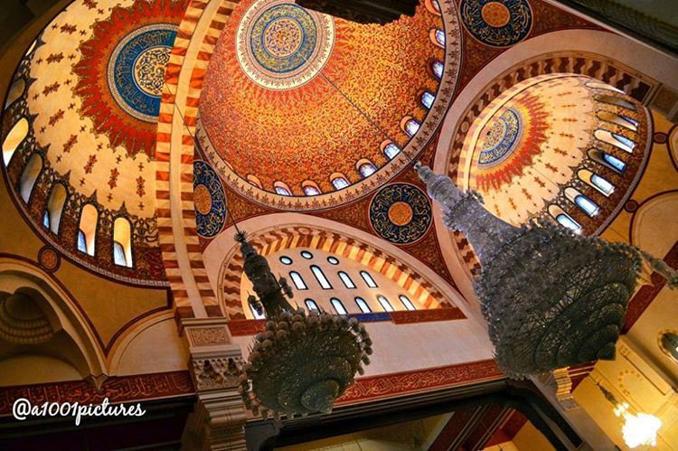 Inside Mohamad Al-Amin Mosque, downtown Beirut, Lebanon... photos ... (Beirut, Lebanon)