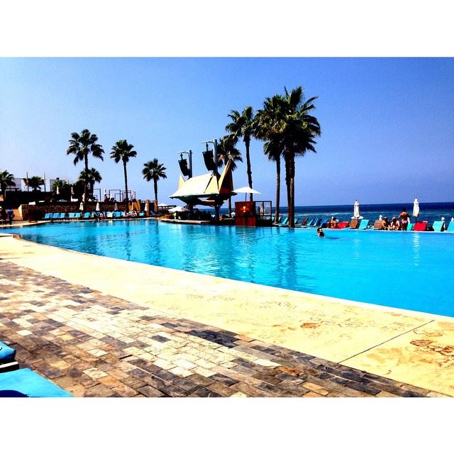  InstaSize  pool  cyan ...