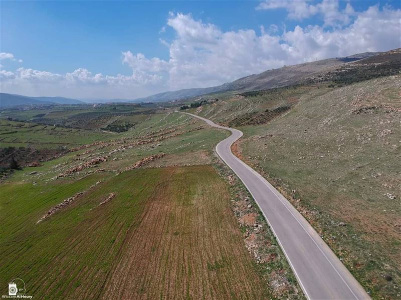  intheair inthemiddleofnowhere highway dronephotage dronephotography... (Hasbaya)