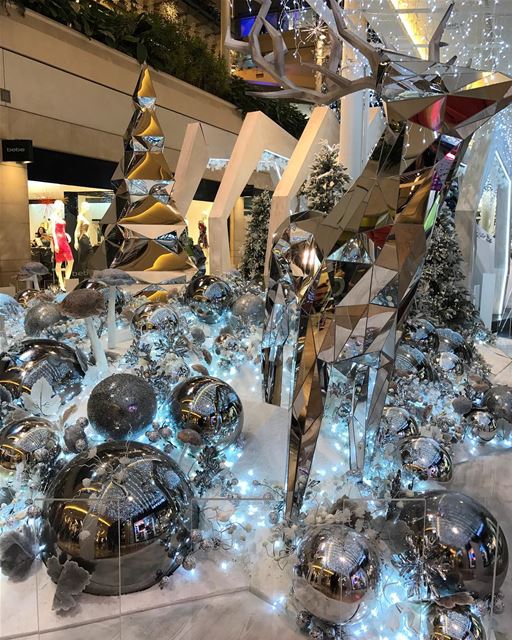Iphone 7 capturing the Christmas season at ABC Achrafiye, loving the mood... (ABC Mall Achrafieh)