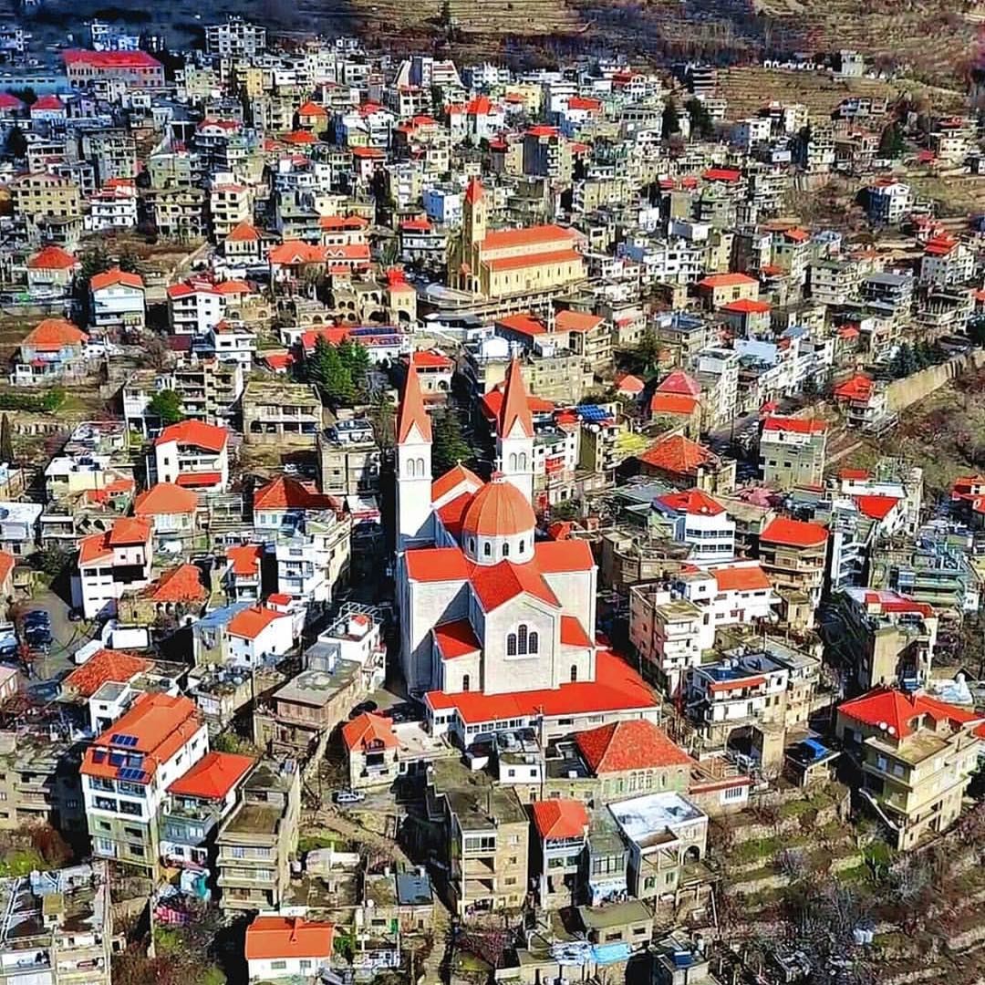 Is it Santa’s village? 🎄🎅🤶🎄 thanks @salimabouzeid for this beautiful... (Bcharreh, Liban-Nord, Lebanon)