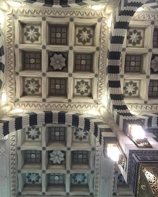 Islamic architecture at its’ best! ✨الهندسة الإسلامية! interior... (Al-Masjid Al-Nabawi Madinah Munawwarah)