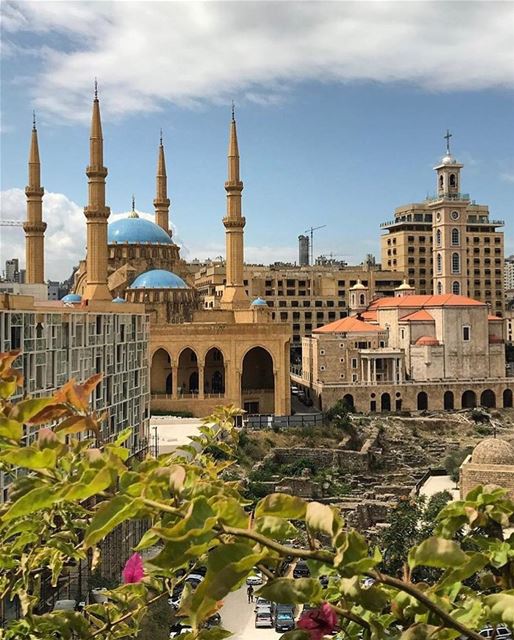 Islã e cristianismo lado a lado, em paz. Assim é Beirute, fotografada por @ (Downtown Beirut)