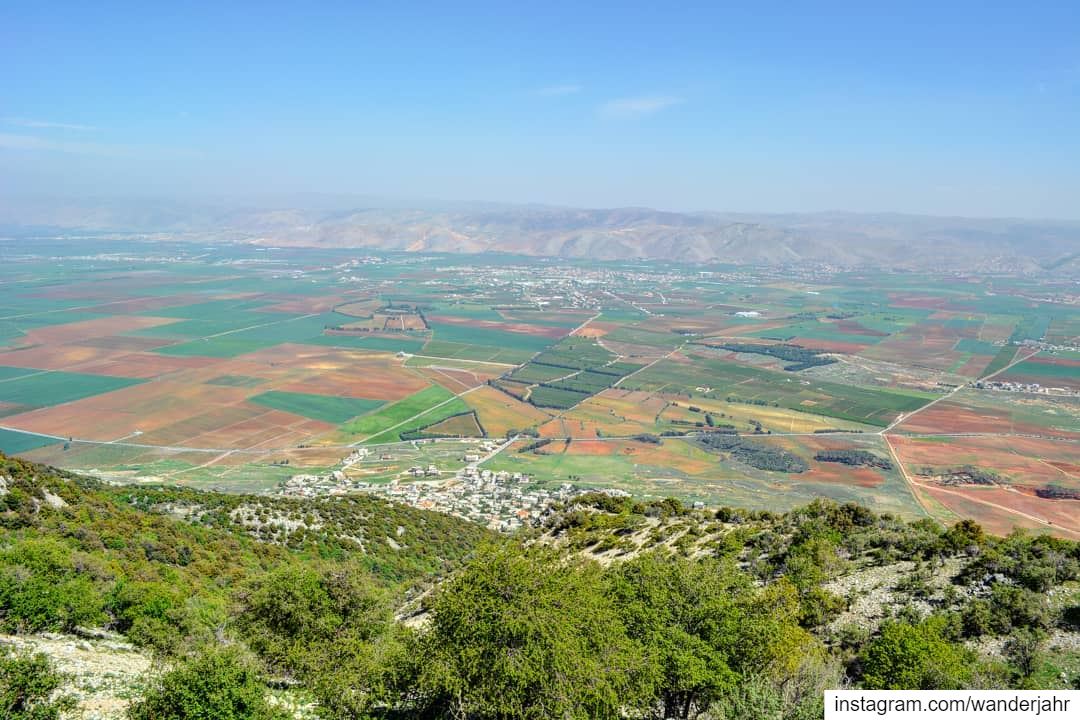 Isn't this view stunning? 💙 livelovebekaa  lebanonshots  lebanontraveler... (Bekaa Valley)