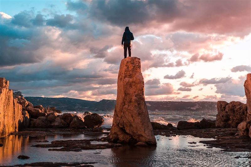 It comes and goes in waves🌊🌅📸: @anthonyatallah  livelovebeirut ... (Anfeh Al-Koura أنفه الكورة)