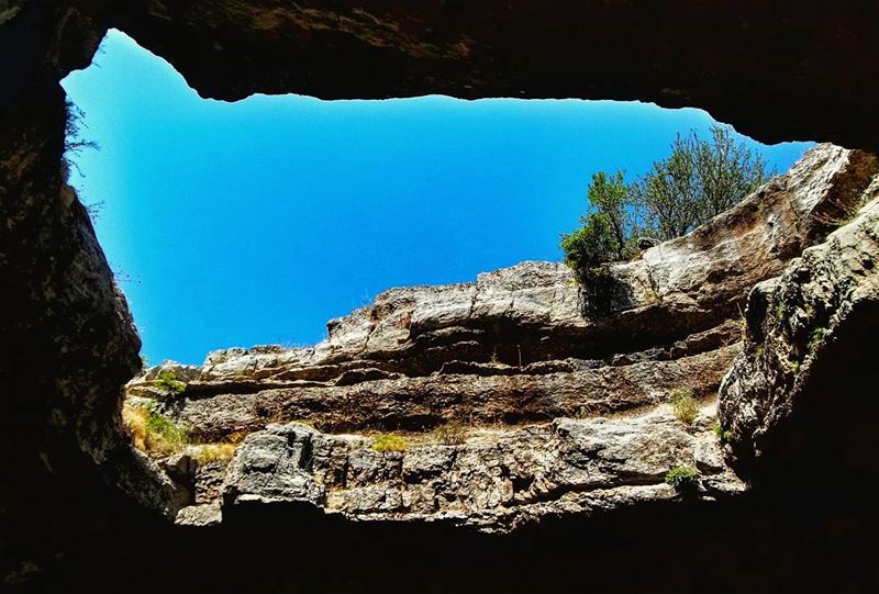 It is during our  darkest  moments that we must  focus to see the  light. " (Tannourine-Balou3 Bal3a)
