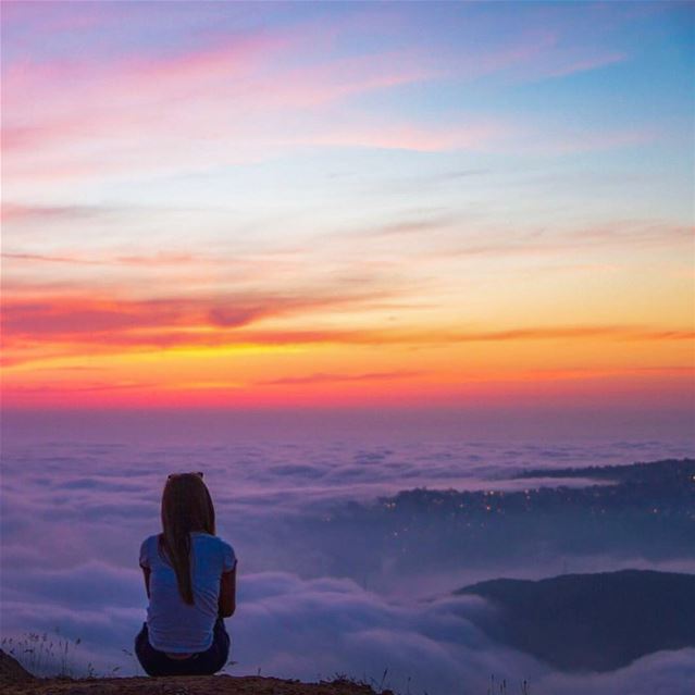 It is impossible to watch a sunset and not dream 🏜🎈 (Baskinta, Lebanon)