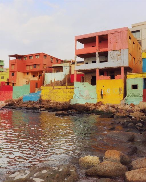 It’s a beautiful day! 🧡💛💚❤️ (Al Ouzaii)