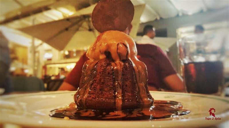 It's a dark chocolate volcano 🌋 🍫.----------------------------📍 @medre