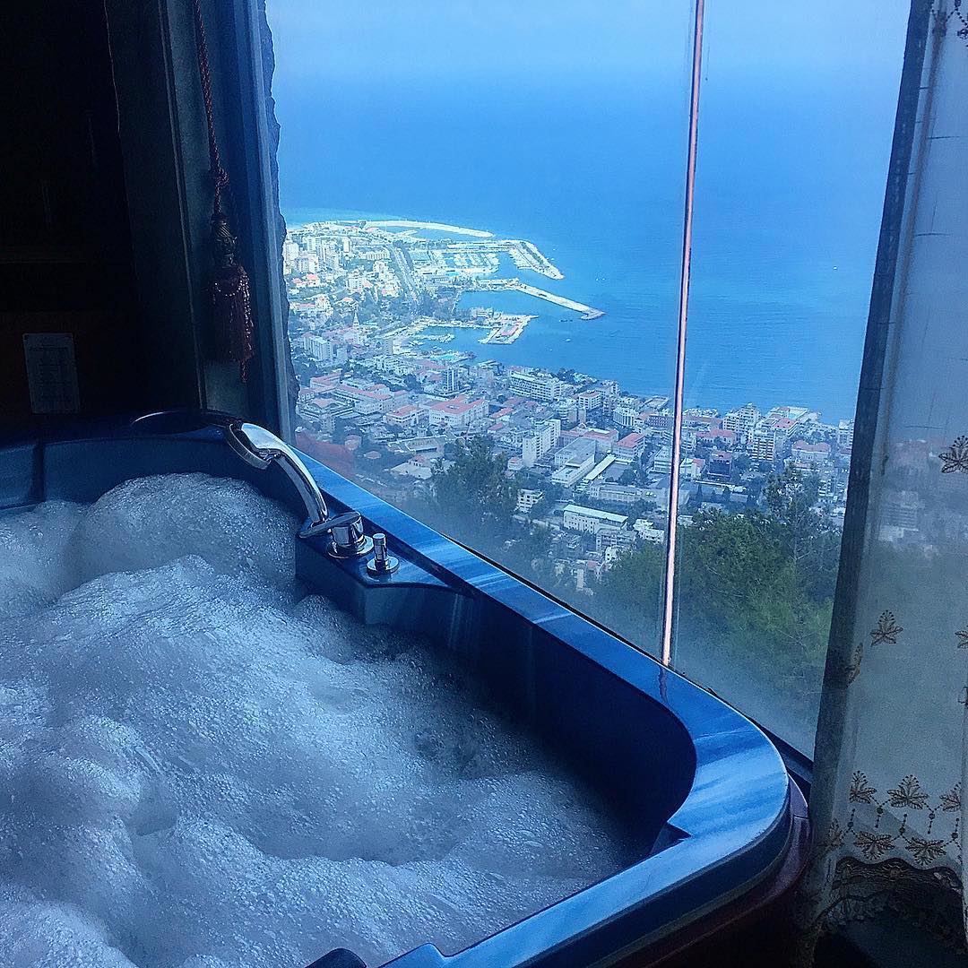It’s always the right time for a  BathWithaView 🛁 📷 @layalahdab... (Bay Lodge)