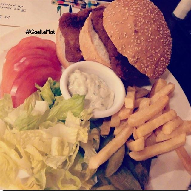💫 It's burgers month! 🍔🍔🍔 all the way 😋_________________________...