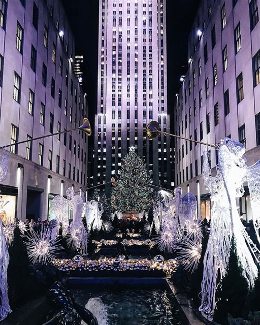 It’s Christmas in NYC 🎄🏙  NYC  NewYorkCity  NewYork  midtown ... (Rockefeller Center)