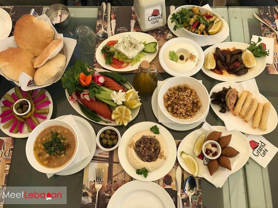 It's lunch time @grandcafe 🍢🍖🥖🥘 Enjoy the beautiful weather  lebanon ☀️ (Grand Café)
