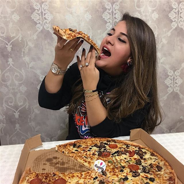 It’s pizza time 🍕 😍🤤 @pizzaninilebanon ... 580flavors  lebanesefood ...