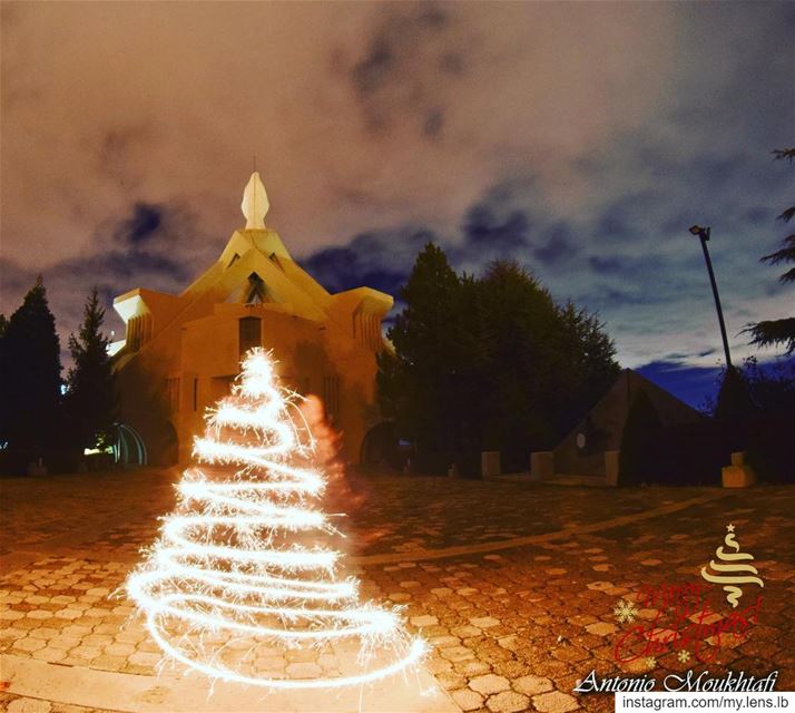 It's the most wonderful time of the year! Have a Blessed Christmas... (Ehdène, Liban-Nord, Lebanon)