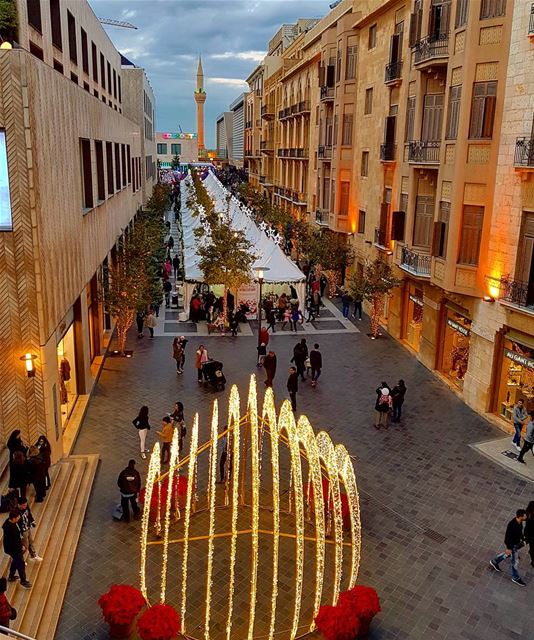 Its christmas all around🎄🎄🎄❤❤ wonderfultimeoftheyear ... (BeirutSouks)