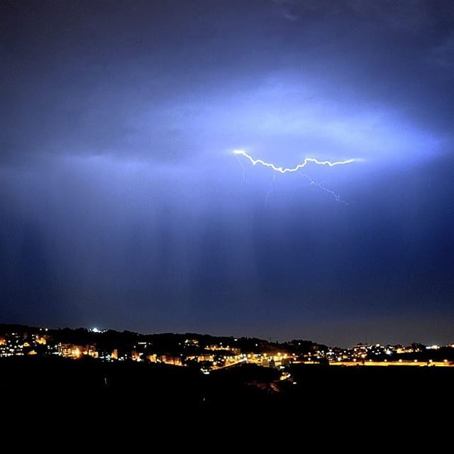 Its good to rain ! lebanon  insta_lebanon  livelovebeirut ... (Mansourieh El Matn المنصورية - المتن)