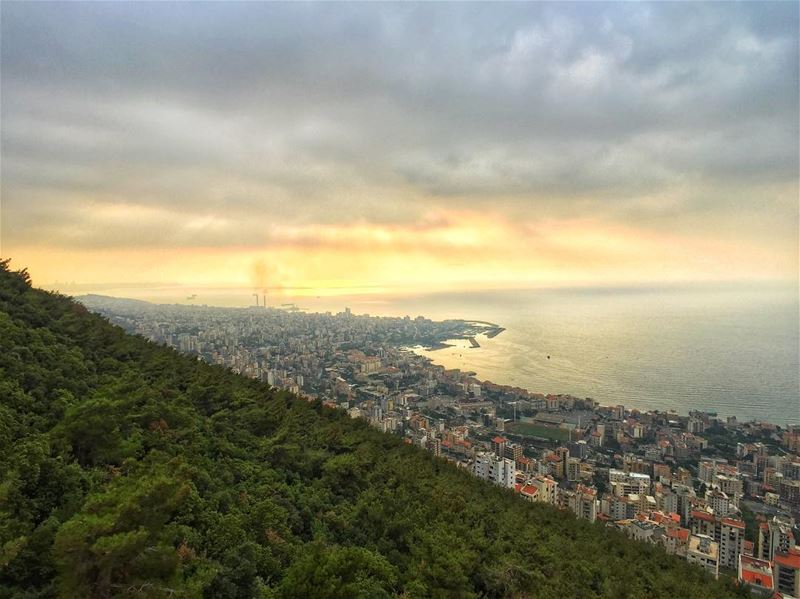 Its is almost impossible to watch a sunset and not dream 🌅... (Harîssa, Mont-Liban, Lebanon)