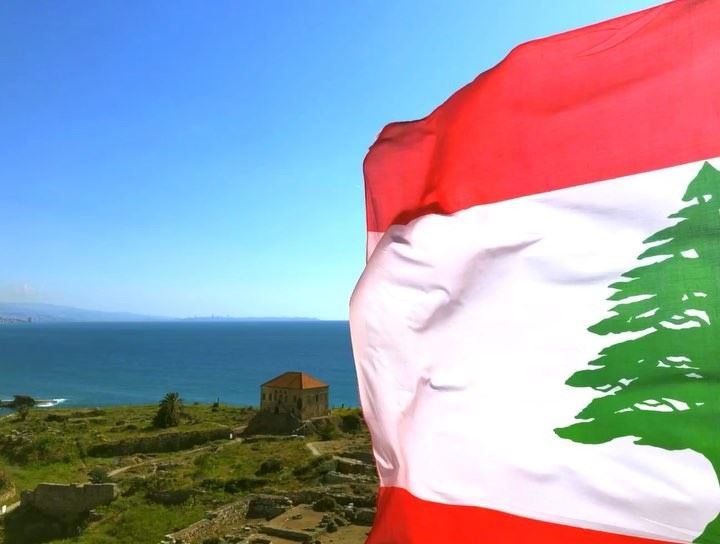  jbeil  byblos  flag  lebaneseflag  livelovebyblos  livelovejbeil  lebanon... (Jbeil جبيل)