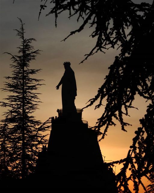 Je vous salue Marie, pleine de grâce.I salute you Marie, full of grace.... (Harisa, Mont-Liban, Lebanon)