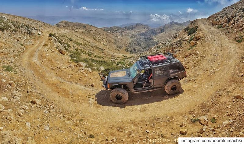 🇱🇧🇱🇧🇱🇧... jeep xj sannie lebanon nofilter whatsuplebanon... (Mount Sannine)