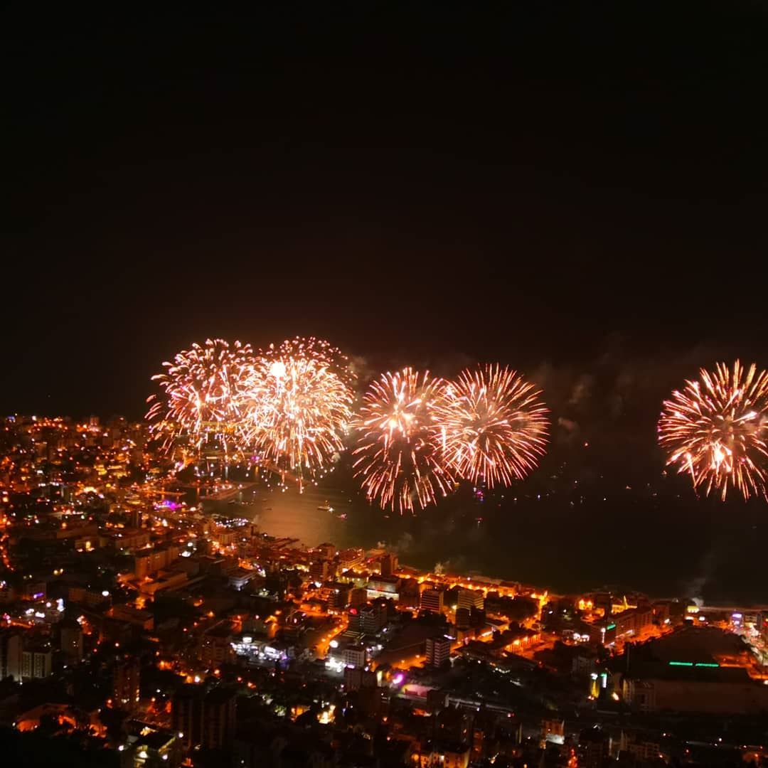  jounieh nightlights fireworks lebanon jouniehbay nightnight fireworks💥... (Harîssa, Mont-Liban, Lebanon)