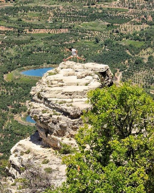 🏃🏻  jubranjumps📸: @tommakdissy (Akoura, Mont-Liban, Lebanon)