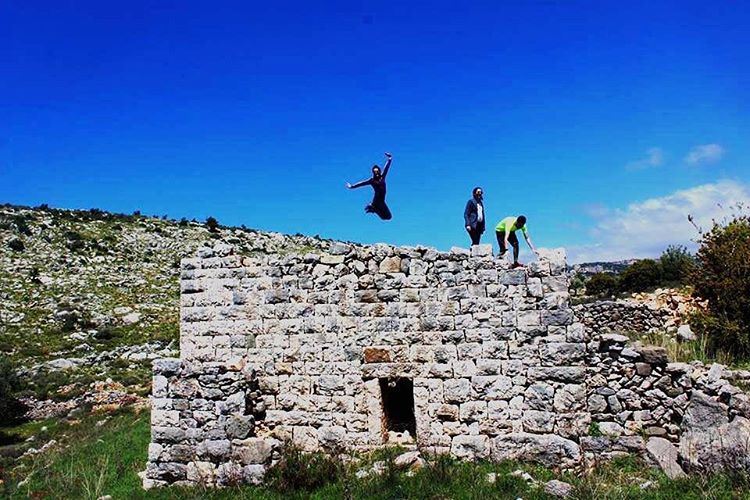 Jumping for joy is good exercise 🤸🏻‍♀️  sanesundays 🍃💙🌾 (Mazraat Et Teffâh, Liban-Nord, Lebanon)