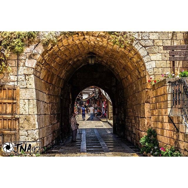 Just enjoying my village in the shade... (Jbeil)