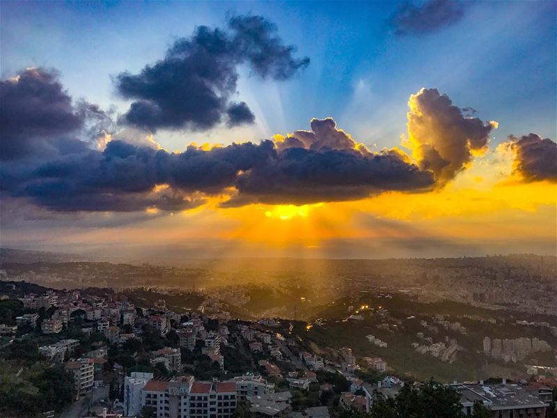 Just in the right  place at the right  time 🌅....... ufo ... (Lebanon)