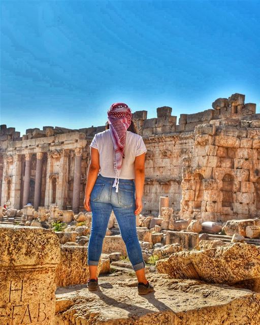 Just stand still 🙅🏽‍♀️ (Baalbek, Lebanon)