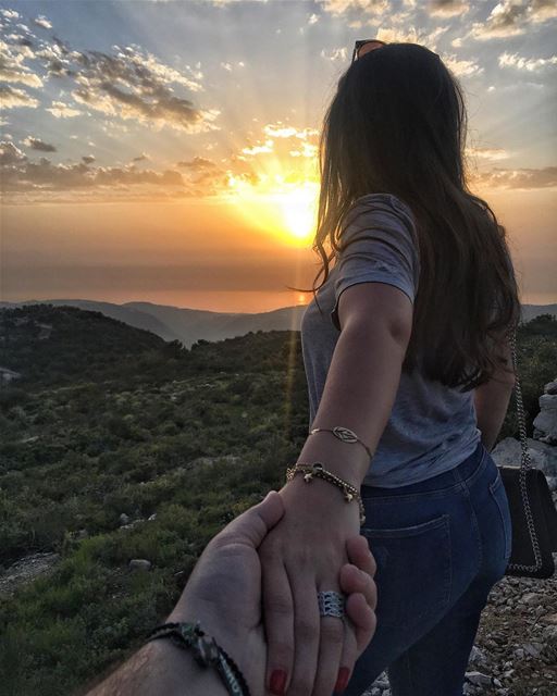 Just take my hand and follow me 🌅👌🏻  peterwenmaken  followpeterwenmaken... (Dayr Al Qamar, Mont-Liban, Lebanon)