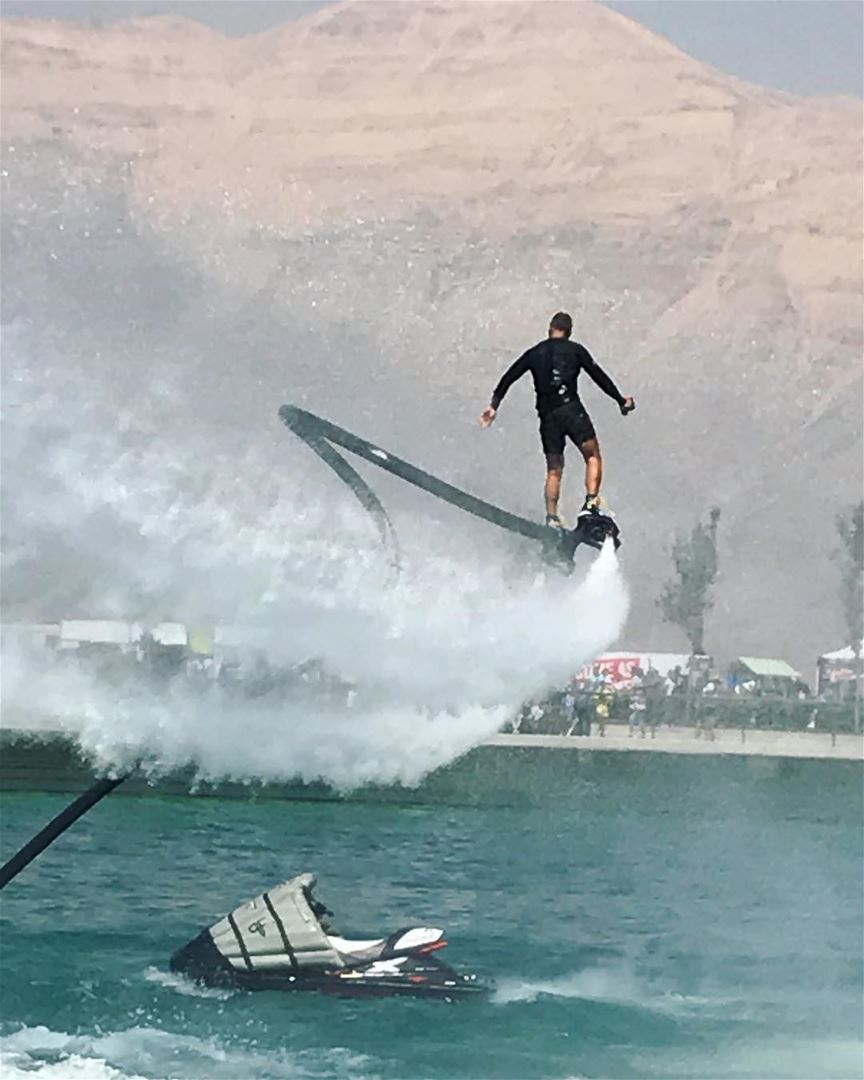 Just turn your back to the wind 💨 & give it a go 👌🏻 flyboard ... (Zaarour Club)