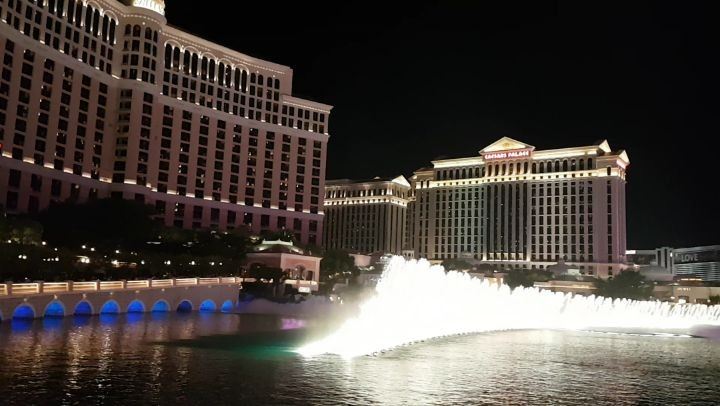 Keep dancing ig_respect  ig_respect  lebanonspotlights  instaamici ... (Bellagio Las Vegas)