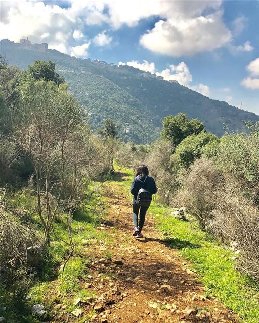 Keep going ....💚💆 walkofftheearth  walkingonnature  nature_perfection... (El Khenchâra, Mont-Liban, Lebanon)