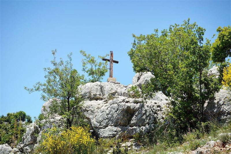 Keep your faith up high!  loves_lebanon  super_lebanon   ig_lebanon ... (Feitroun, Mont-Liban, Lebanon)