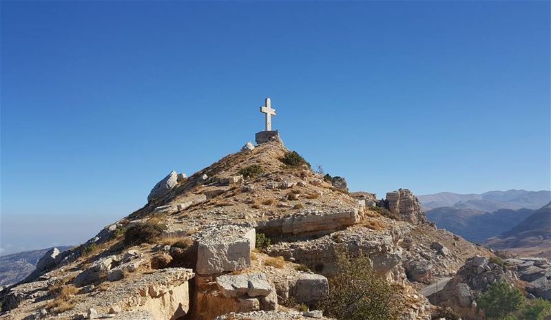 Keep your focus on the summit☝️⛰... cross  summit  sky  landscape ... (سيدة القرن -اللقلوق)