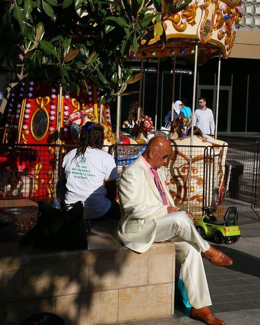 Keeping elegance even on Sunday by the Carousel... Beautiful Lebanese... (Beirut Souks)