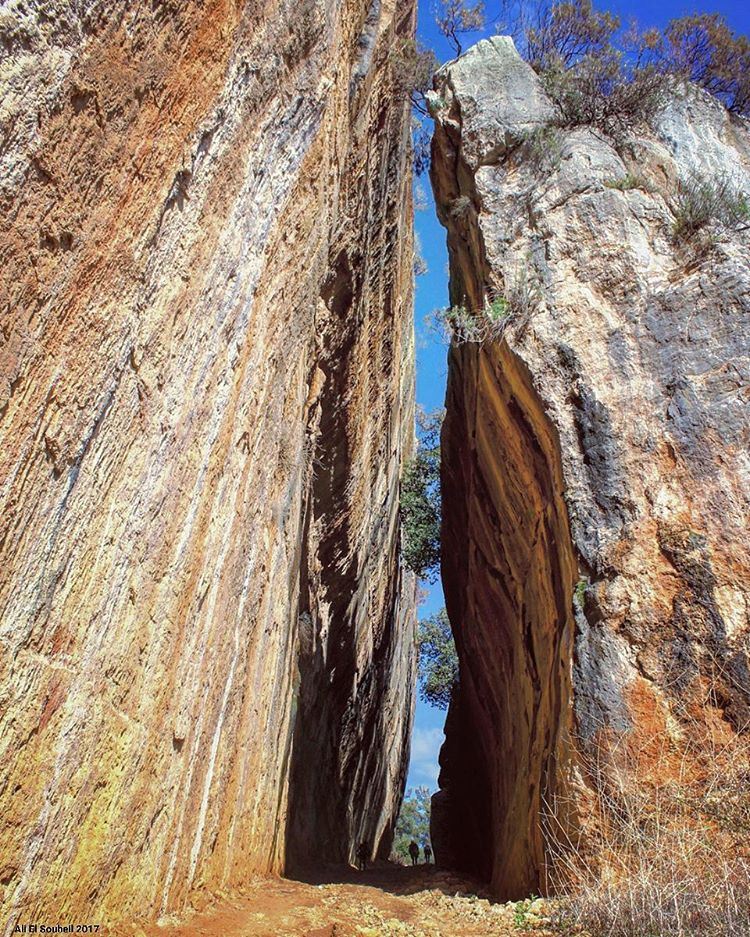  kfarmatta  mountlebanon  mountain  rock  path  awesome  nature  gate  of ... (Kfarmatta)