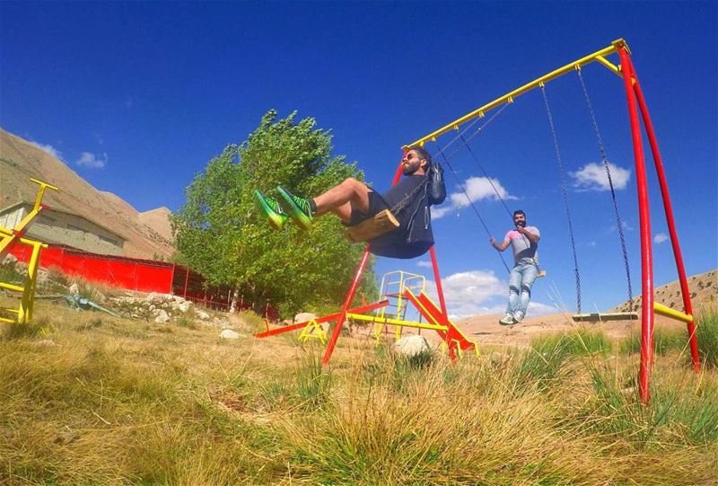 ... kids at heart ... kids  swing  swingswingWiss  red  yellow  nature ... (عيون ارغش)