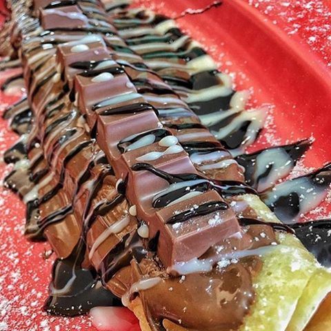 Kinder Chocolate Heaven on a crepe 😍😍❤️ Credits @nogarlicnoonions