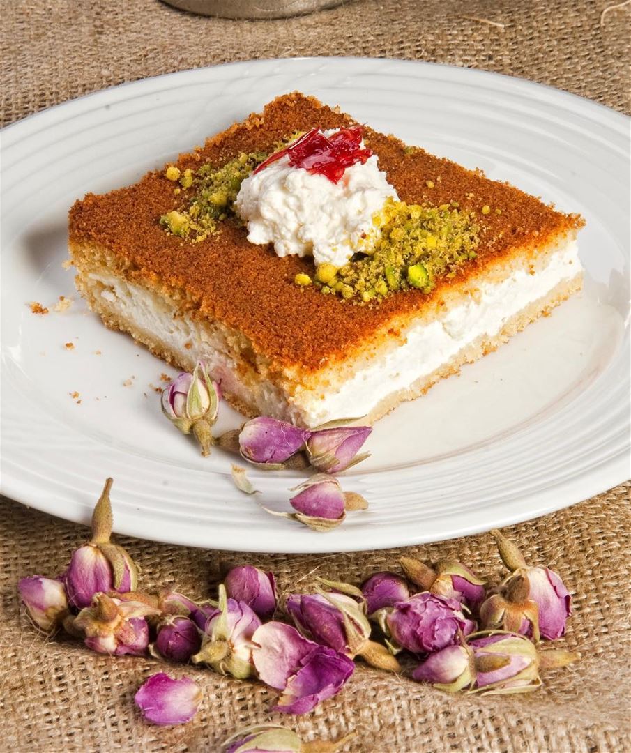 Knefe com recheio de nata, uma típica iguaria libanesa para adoçar a vida...