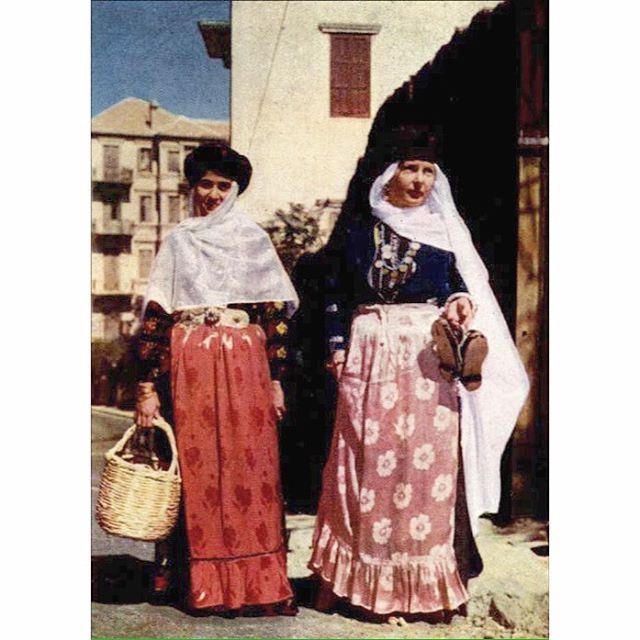 Kurdish Women in Beirut 1970 .